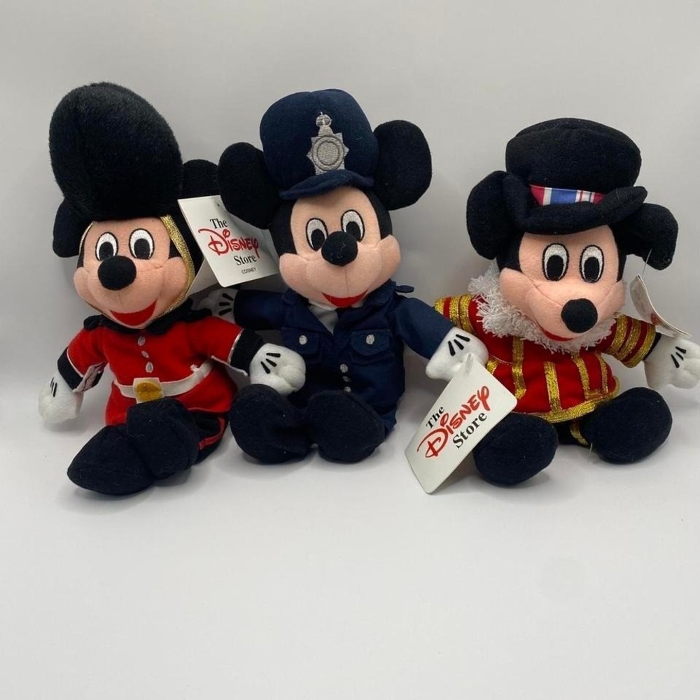 NWT‎ Vintage Disney Store Mickey Mouse Guards Plush Set  London Beefeater Palace